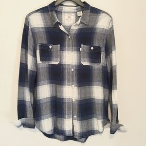 Levi's Boyfriend Fit button down shirt